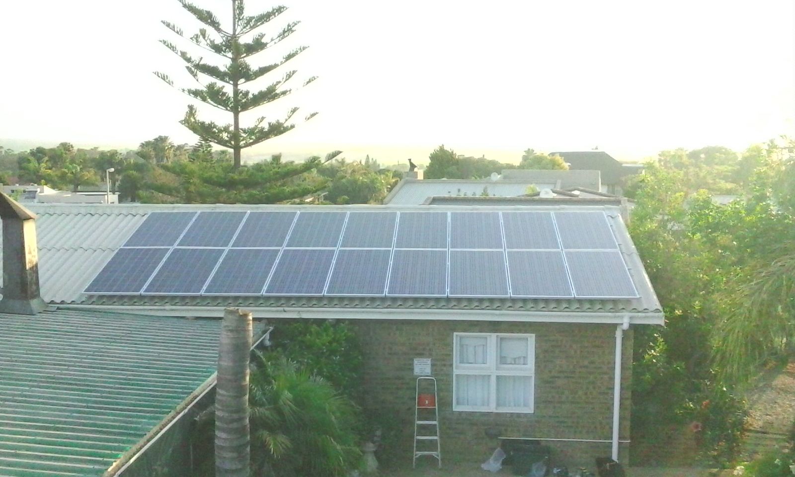 ソーラーパネル取付金具