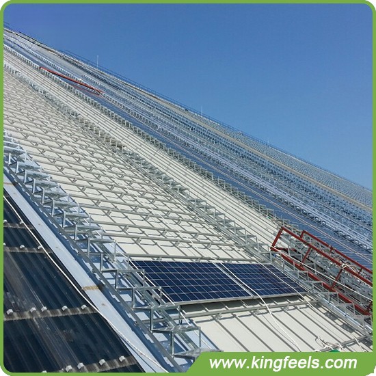 世界初の「テスラタウン」：ソーラールーフとパワーウォール